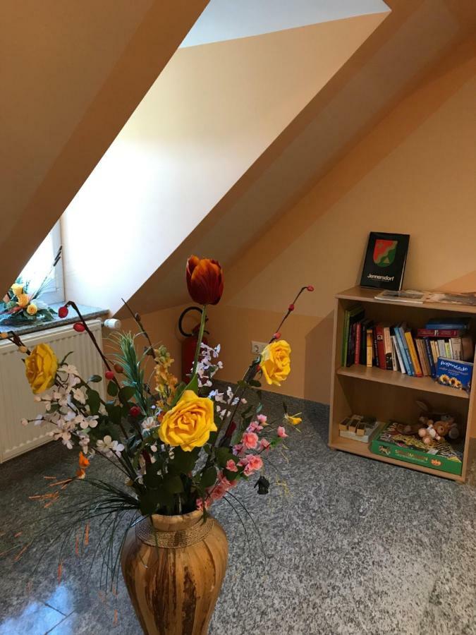 Gaestehaus Lindenhof Jennersdorf Bagian luar foto
