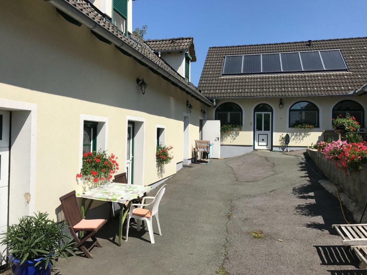 Gaestehaus Lindenhof Jennersdorf Bagian luar foto